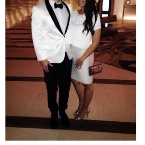 H&M light grey skirt